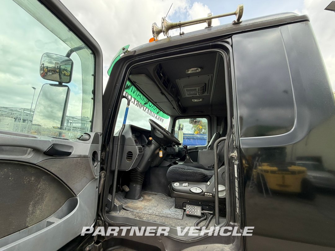 frontLeft : Mercedes Actros 2541 Tracteur routier