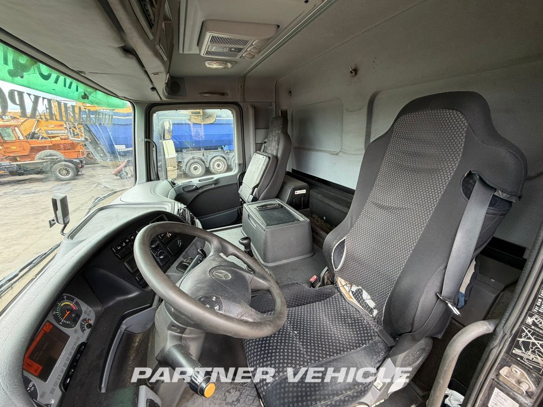 frontLeft : Mercedes Actros 2541 Tracteur routier