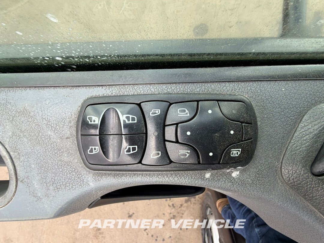 frontLeft : Mercedes Actros 2541 Tracteur routier