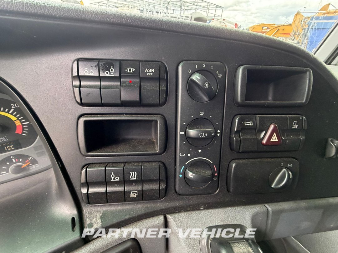 frontLeft : Mercedes Actros 2541 Tracteur routier