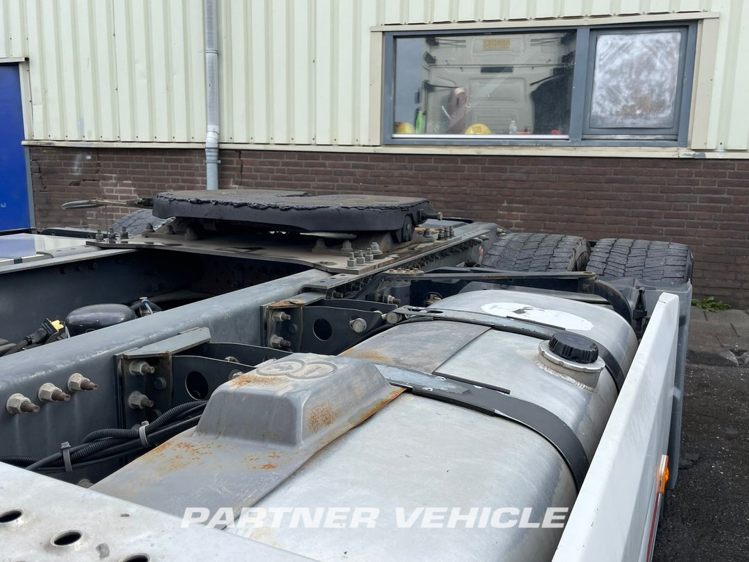 frontLeft : Renault T 460 Vetopöytäauto