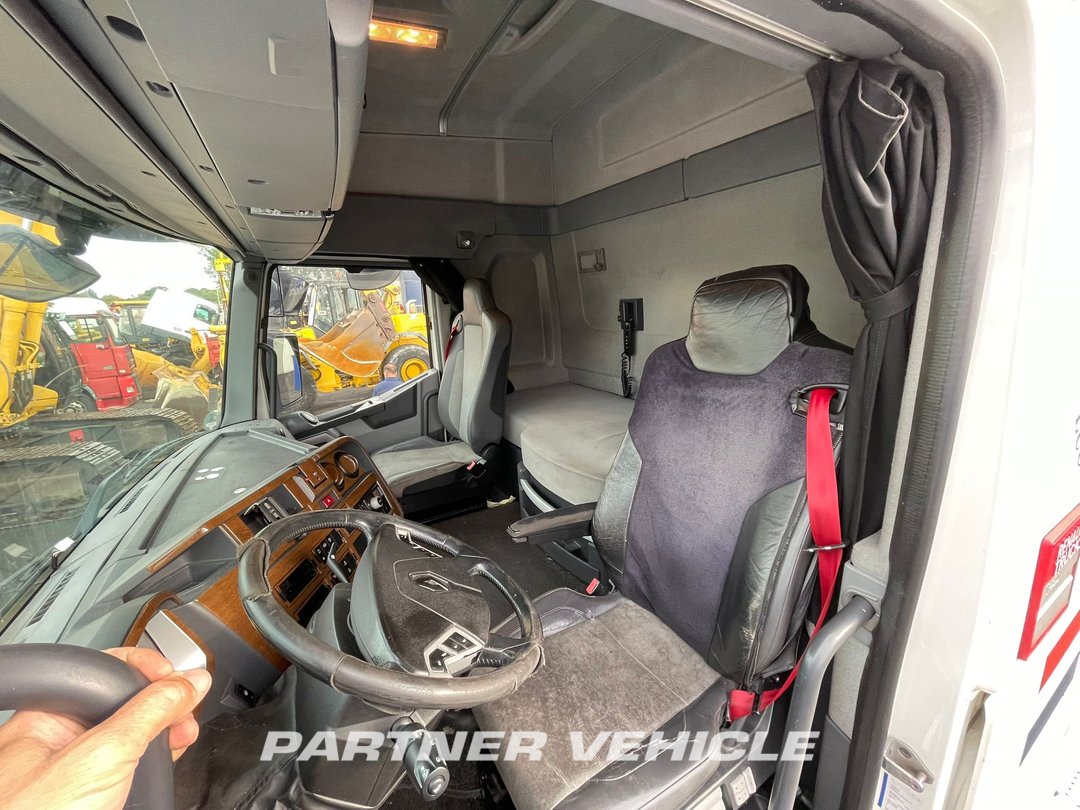 frontLeft : Renault T 460 Vetopöytäauto