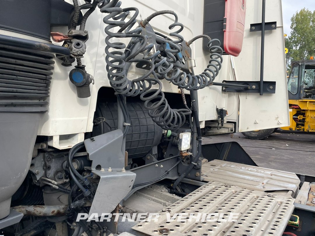 frontLeft : Renault T 460 Vetopöytäauto