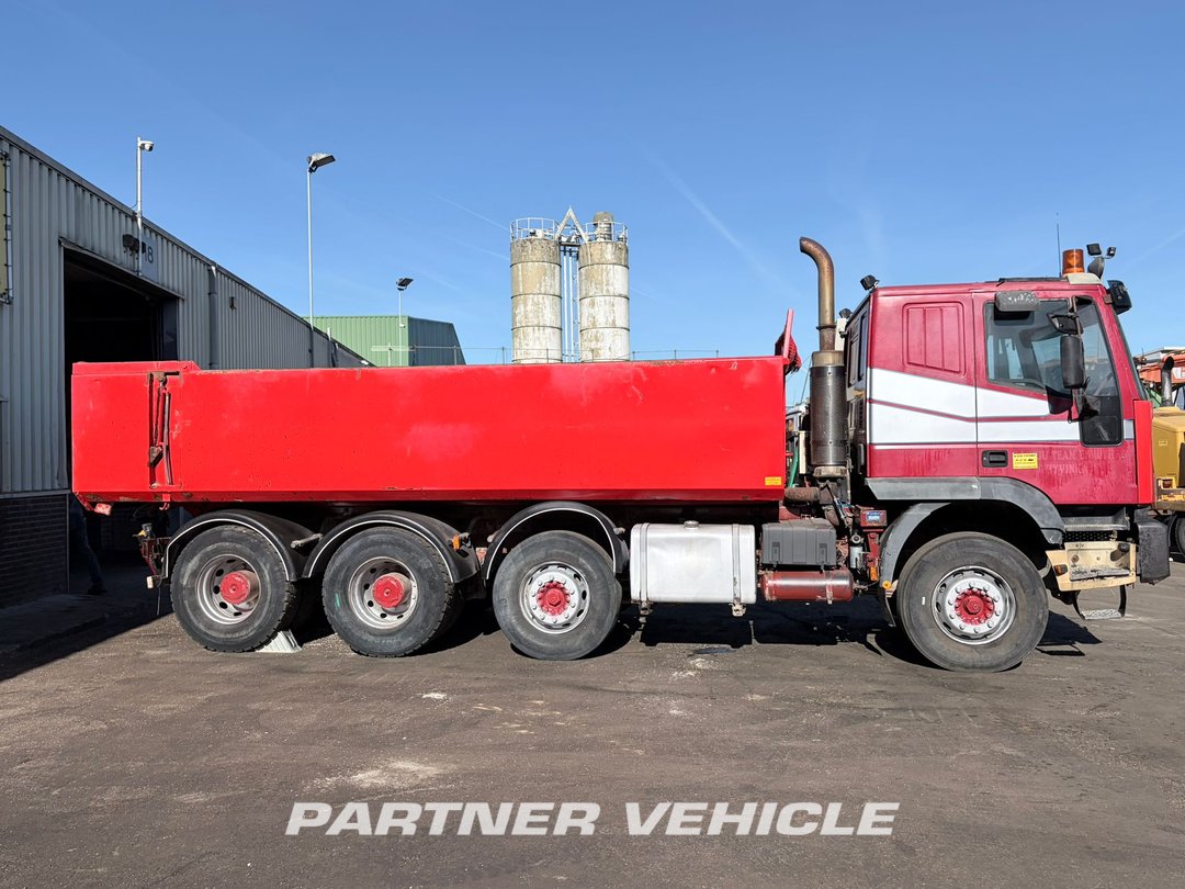 frontLeft : Iveco 340-E44H Camión Volquete