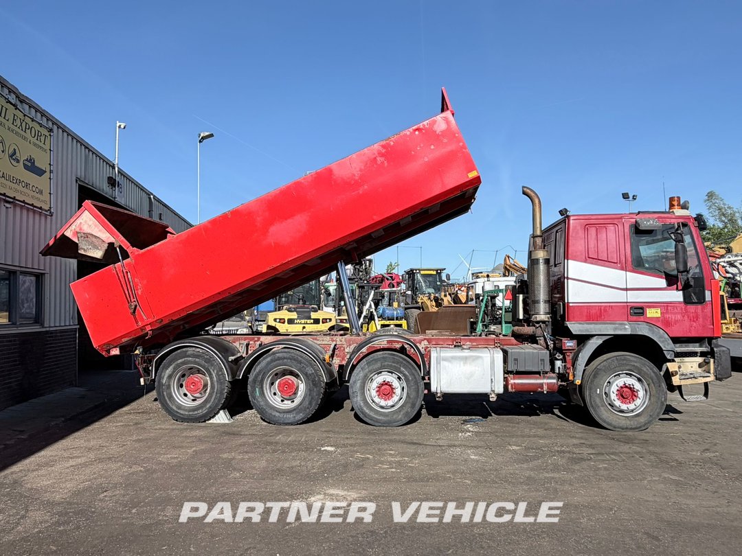 frontLeft : Iveco 340-E44H Camión Volquete