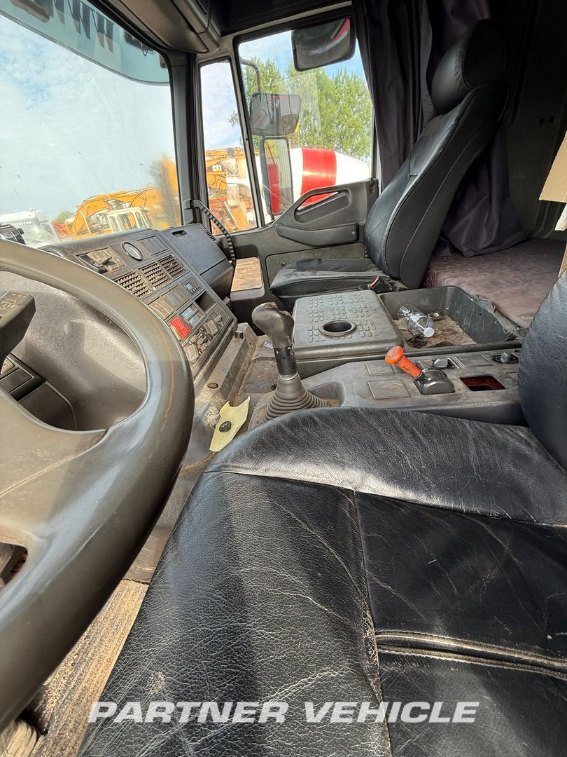 frontLeft : Iveco 340-E44H Camión Volquete