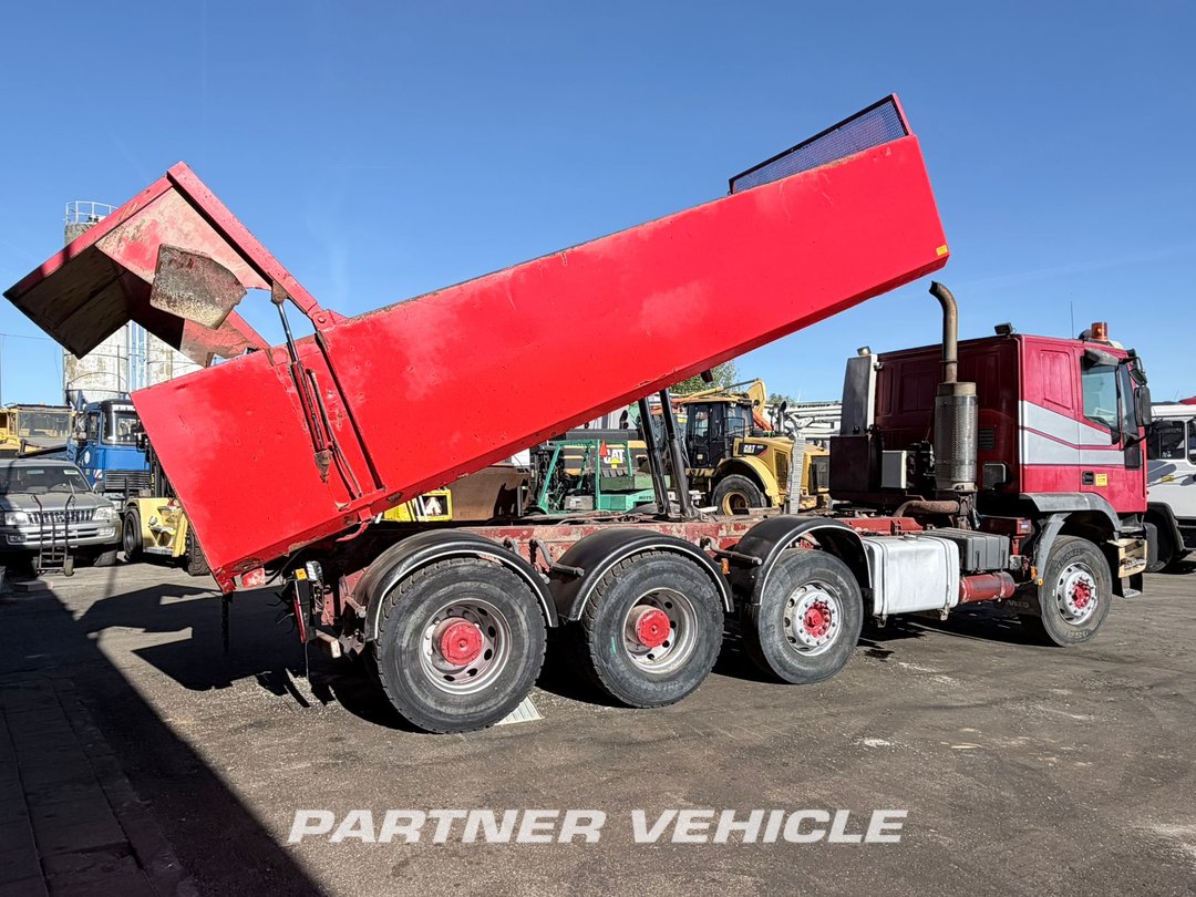 frontLeft : Iveco 340-E44H Camión Volquete