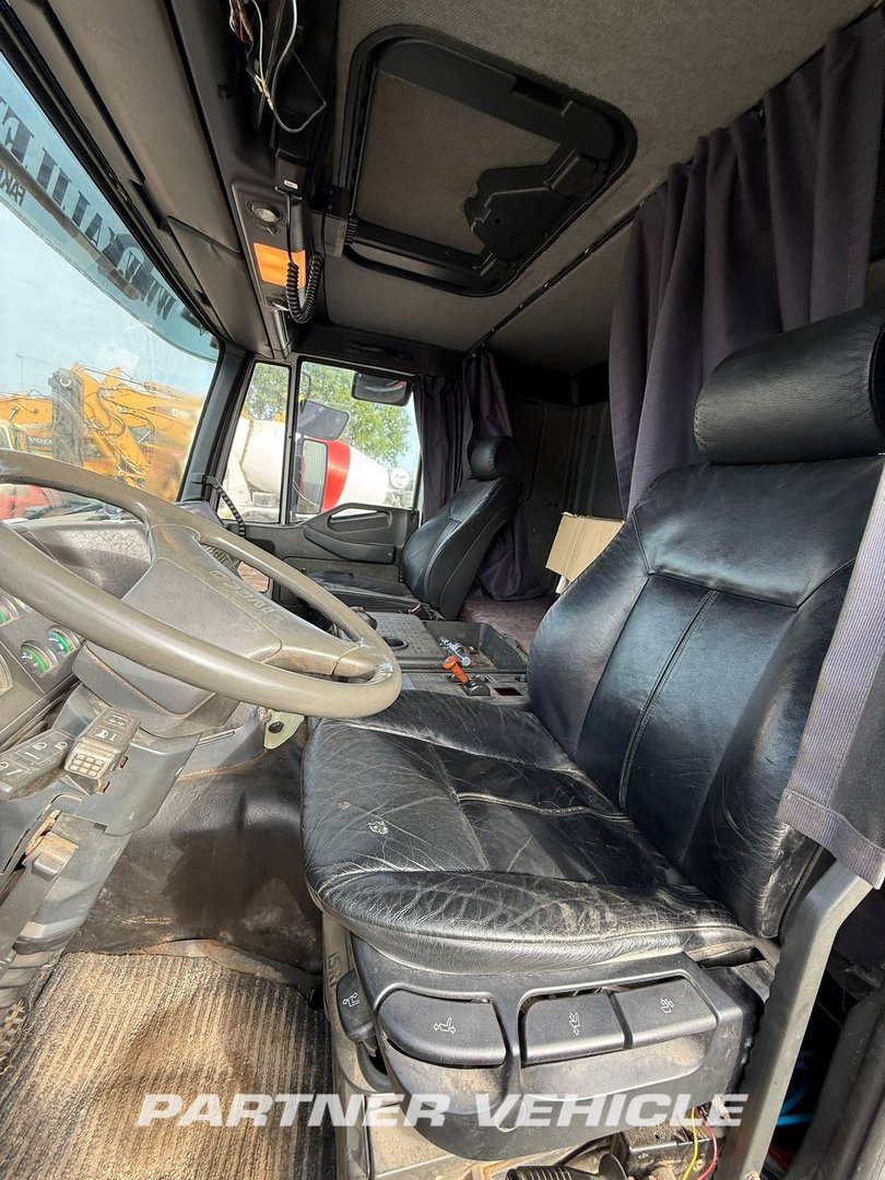 frontLeft : Iveco 340-E44H Camión Volquete