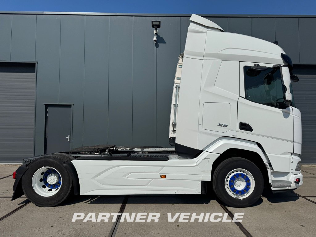 frontLeft : DAF XF 450 Trækker