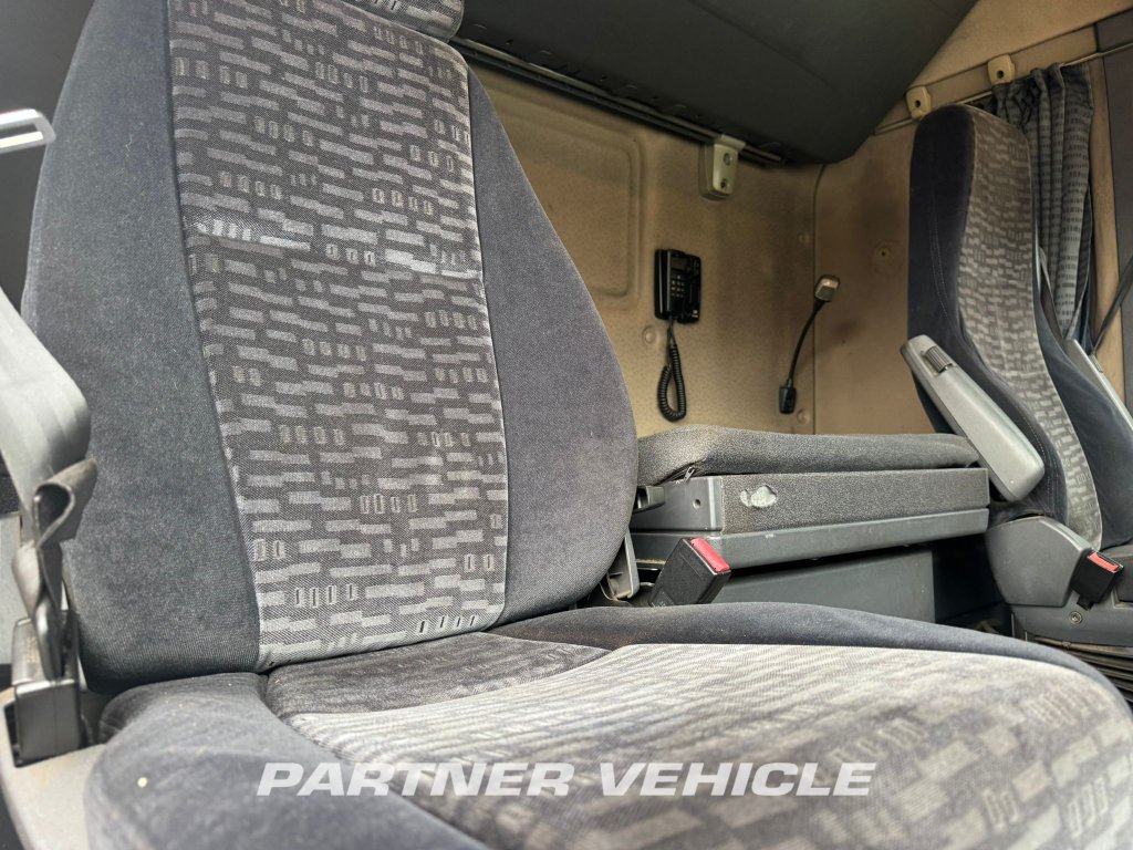 frontLeft : Scania R420 Vetopöytäauto