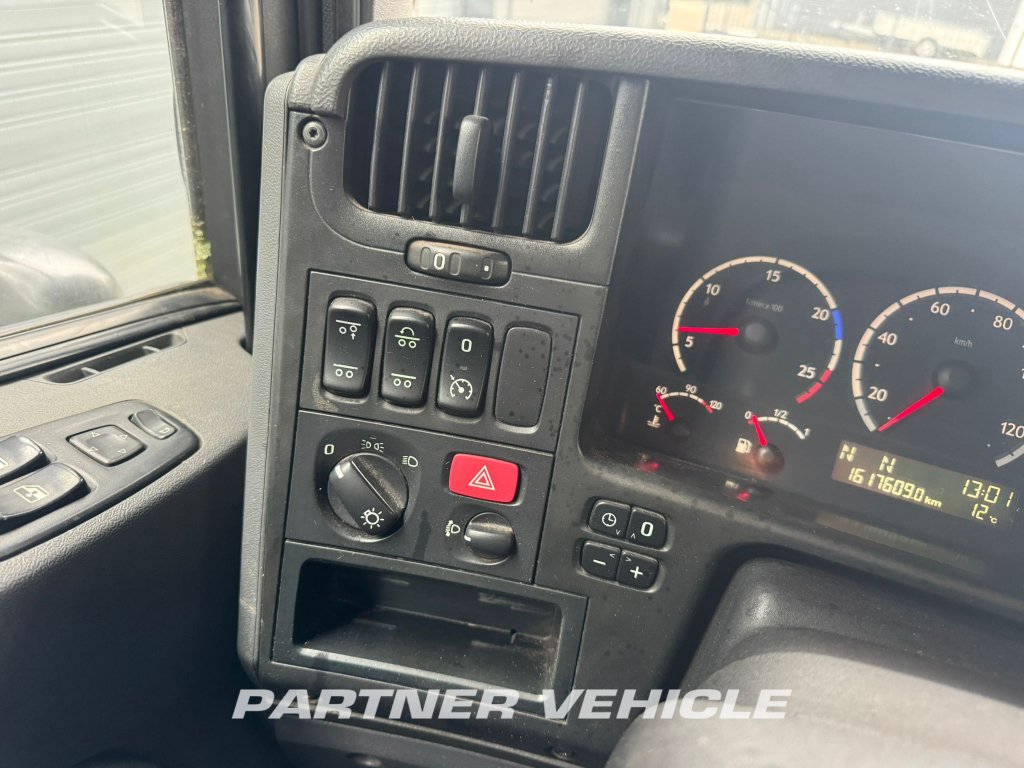 frontLeft : Scania R420 Vetopöytäauto