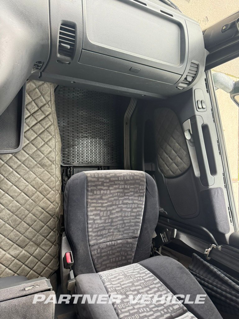 frontLeft : Scania R420 Vetopöytäauto