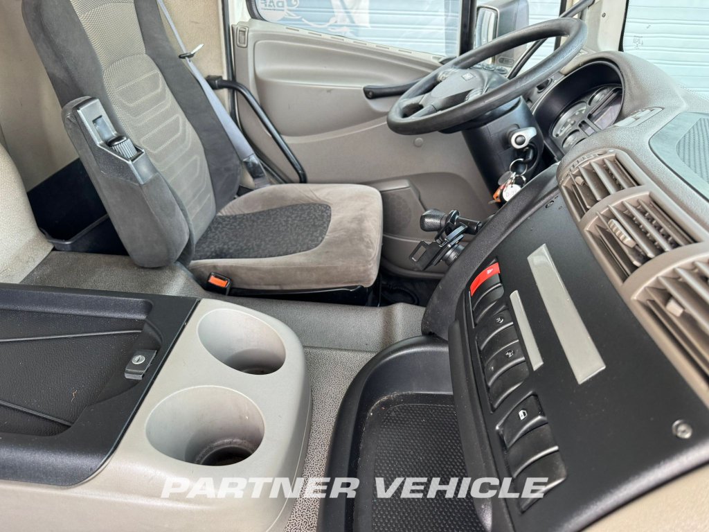 frontLeft : DAF CF65.220 kassevogn