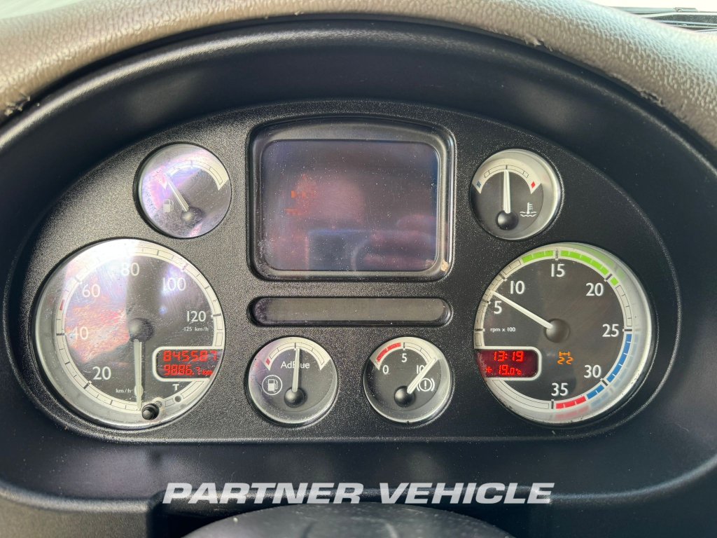 frontLeft : DAF CF65.220 kassevogn