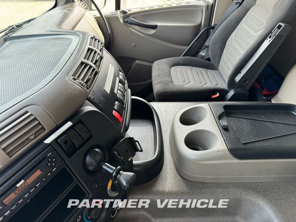 frontLeft : DAF CF65.220 kassevogn