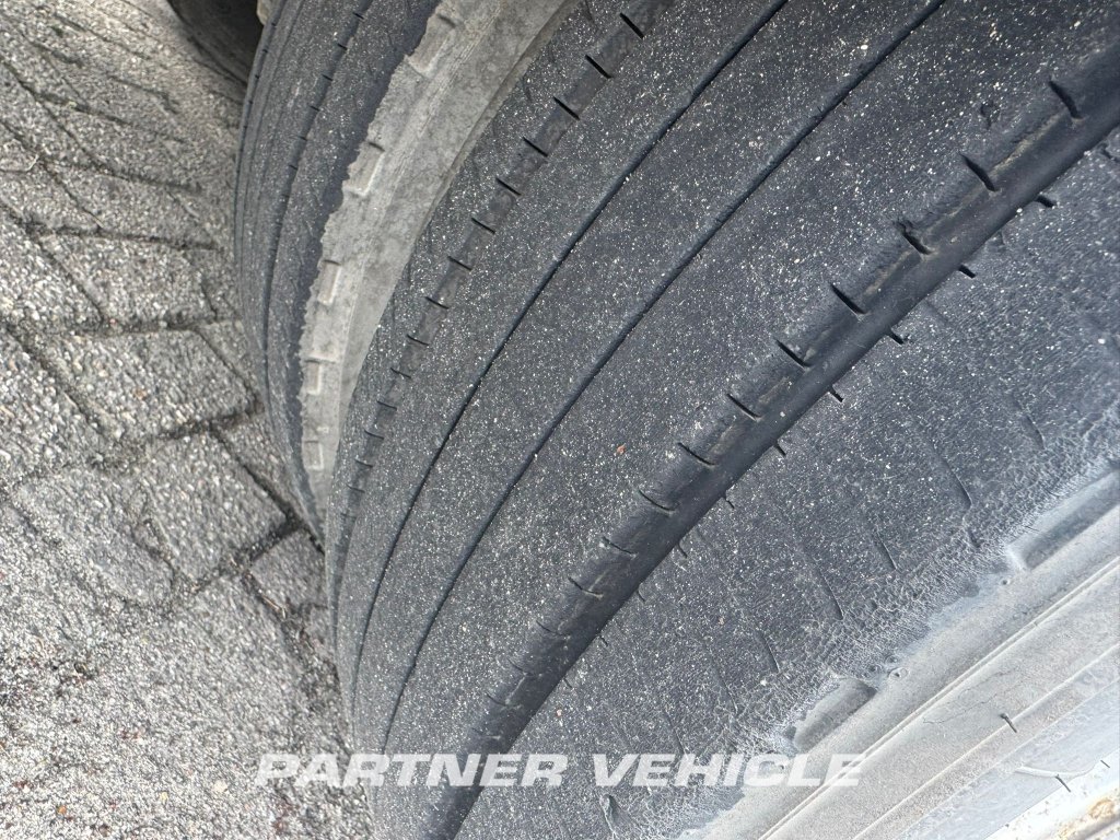 frontLeft : Van Hool 3 asser مقطورة مغلقة