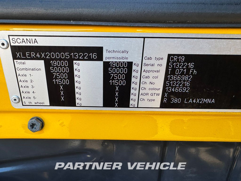 frontLeft : Scania R380 tegljač