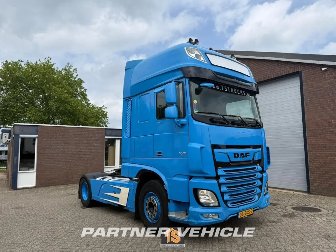 frontLeft : DAF XF 480 Dragbil