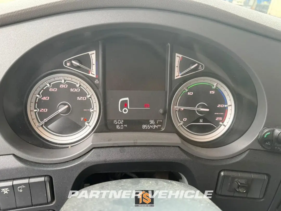 frontLeft : DAF XF 480 Dragbil