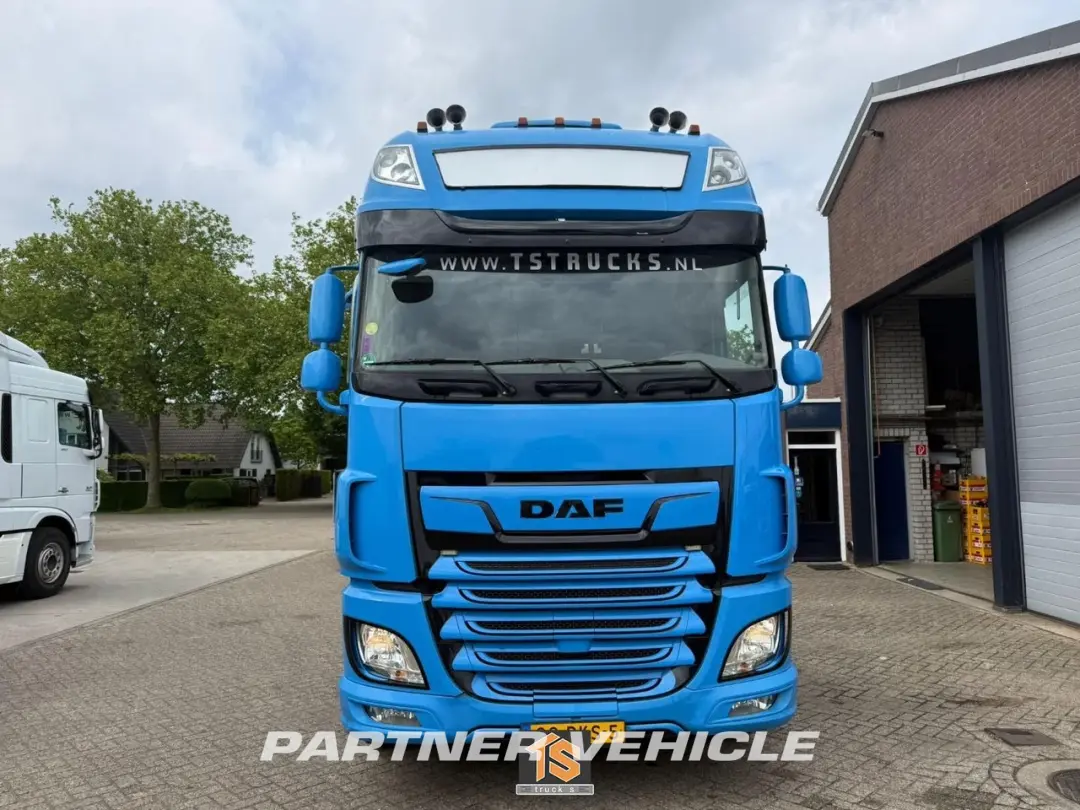 frontLeft : DAF XF 480 Dragbil
