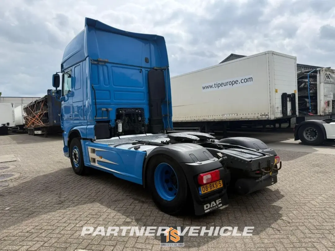 frontLeft : DAF XF 480 Dragbil