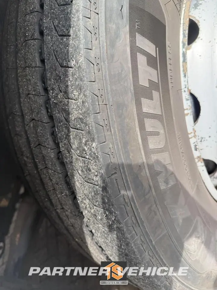frontLeft : MAN TGX 18.440 Trækker