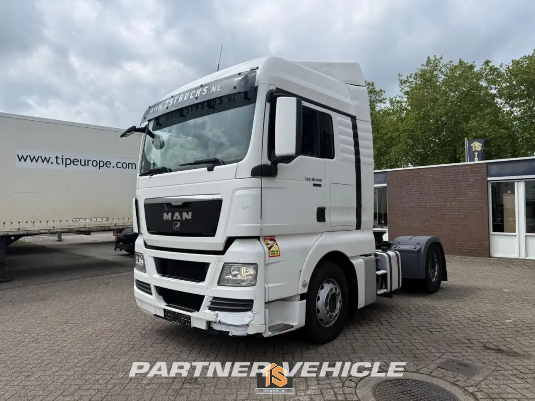 frontLeft : MAN TGX 18.440 Trækker