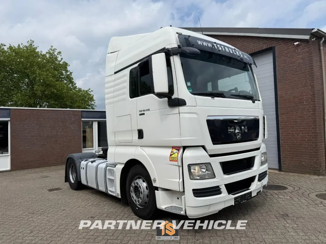 frontLeft : MAN TGX 18.440 Trækker