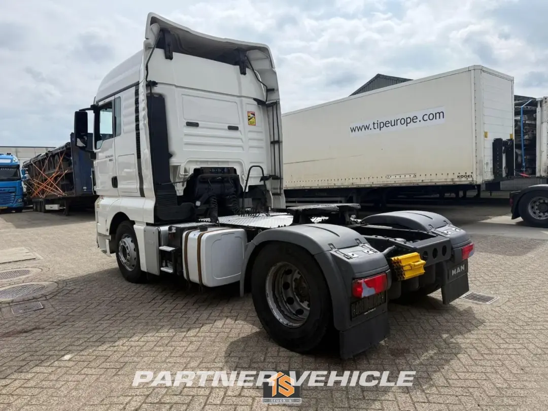 frontLeft : MAN TGX 18.440 Trækker