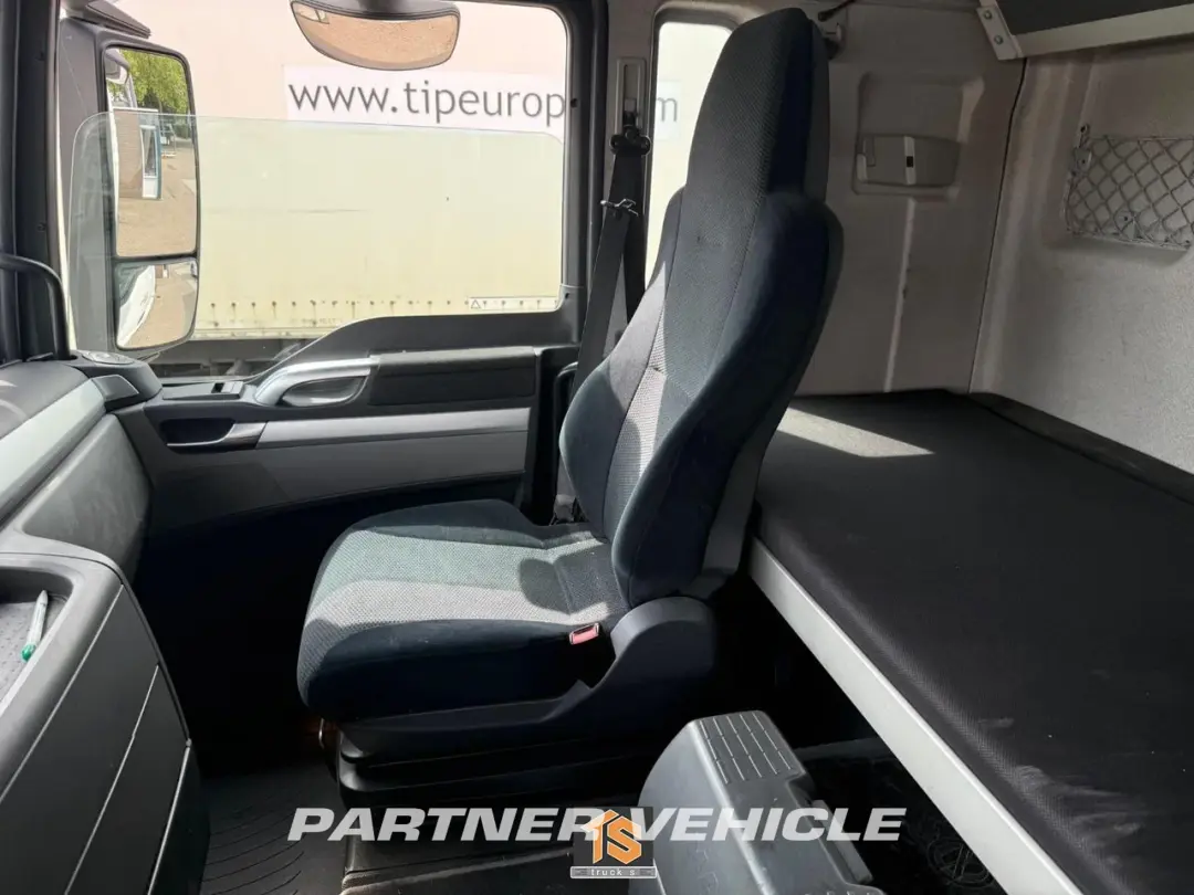 frontLeft : MAN TGX 18.440 Trækker