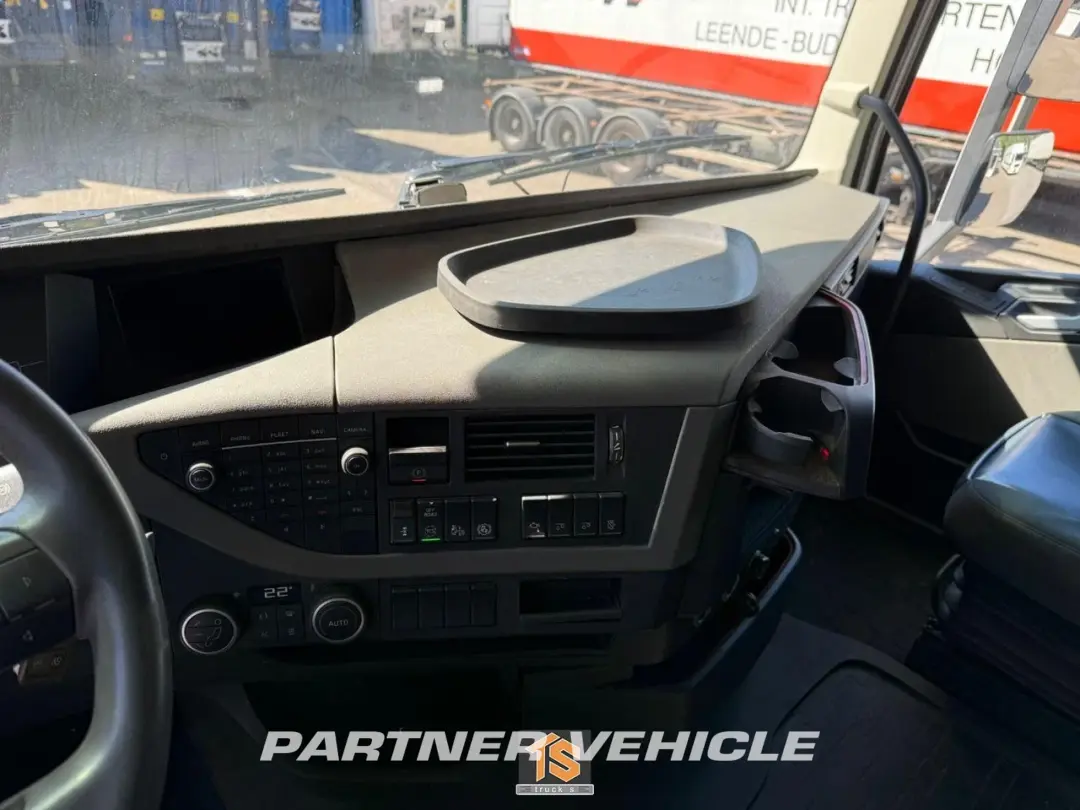 frontLeft : Volvo FH 460 Влекач