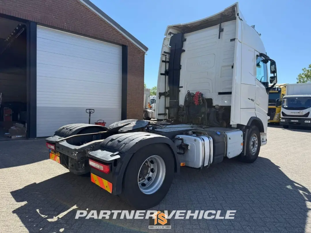 frontLeft : Volvo FH 460 Влекач