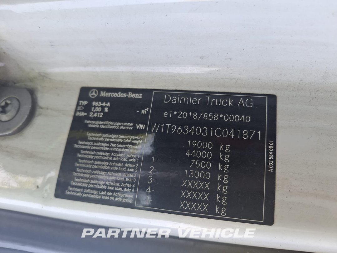 frontLeft : Mercedes Actros 1845 Tractor