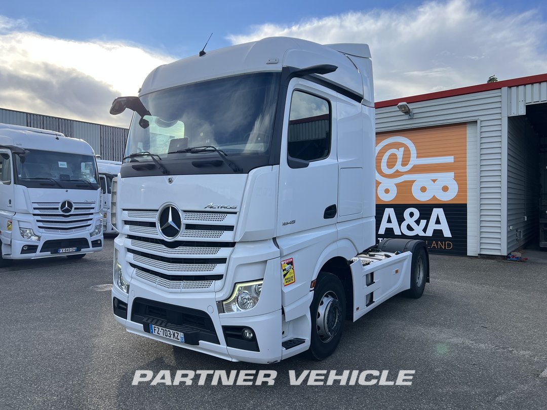 frontLeft : Mercedes Actros 1845 Tractor