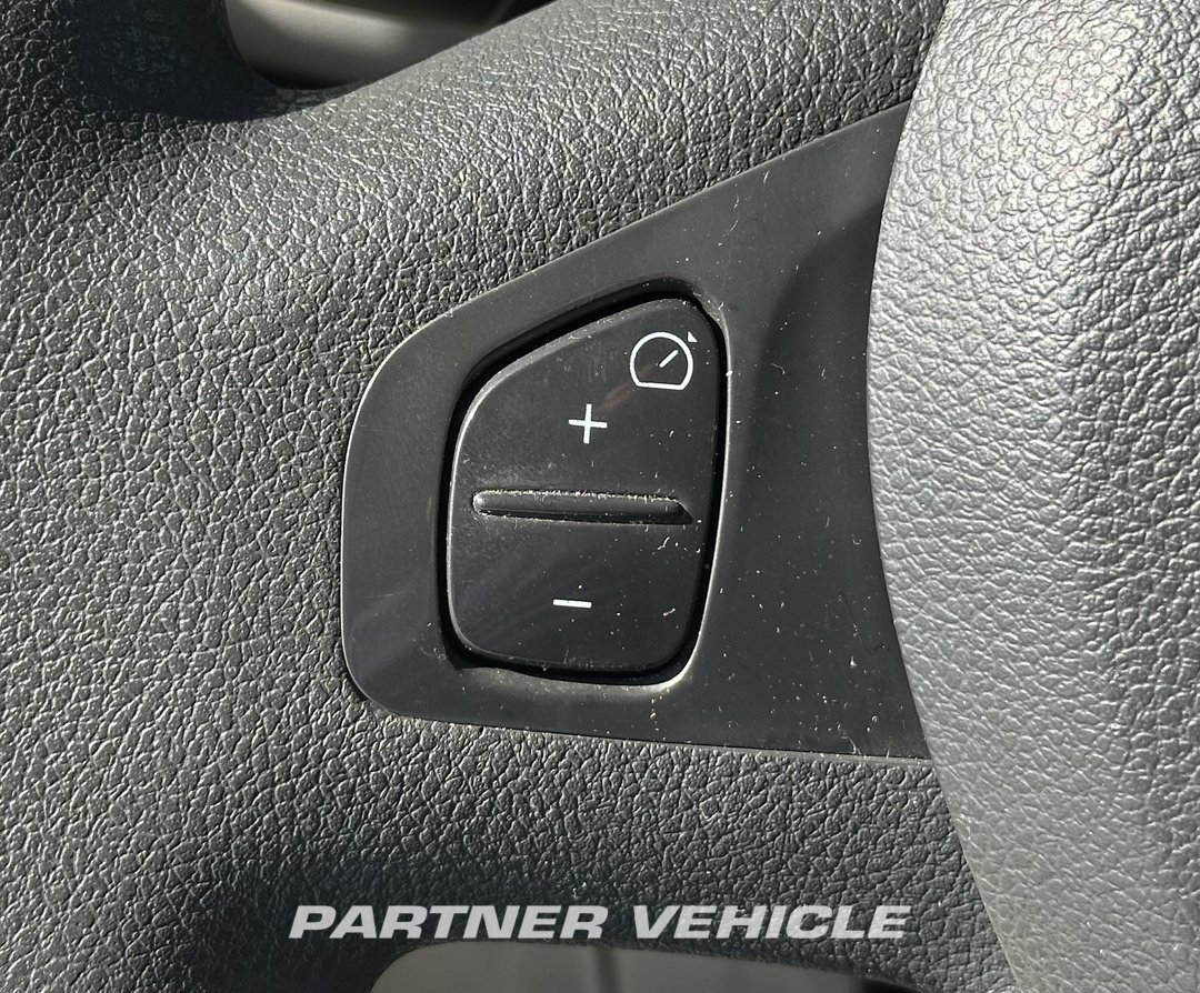 frontLeft : Renault Trafic 95pk Fourgon utilitaire