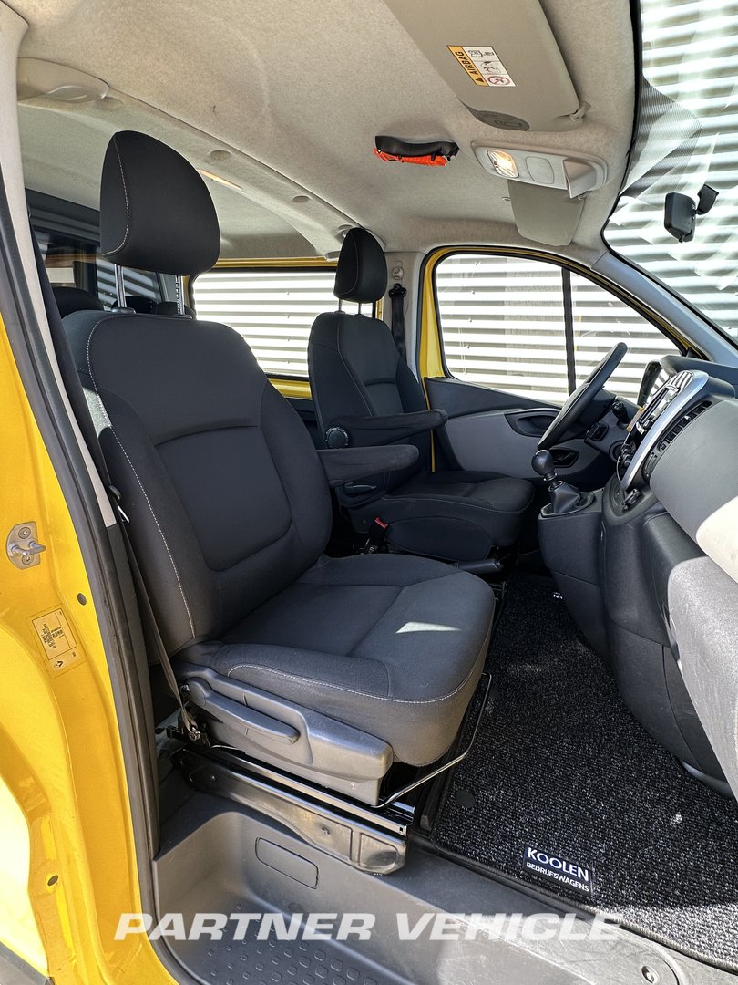frontLeft : Renault Trafic 95pk Fourgon utilitaire