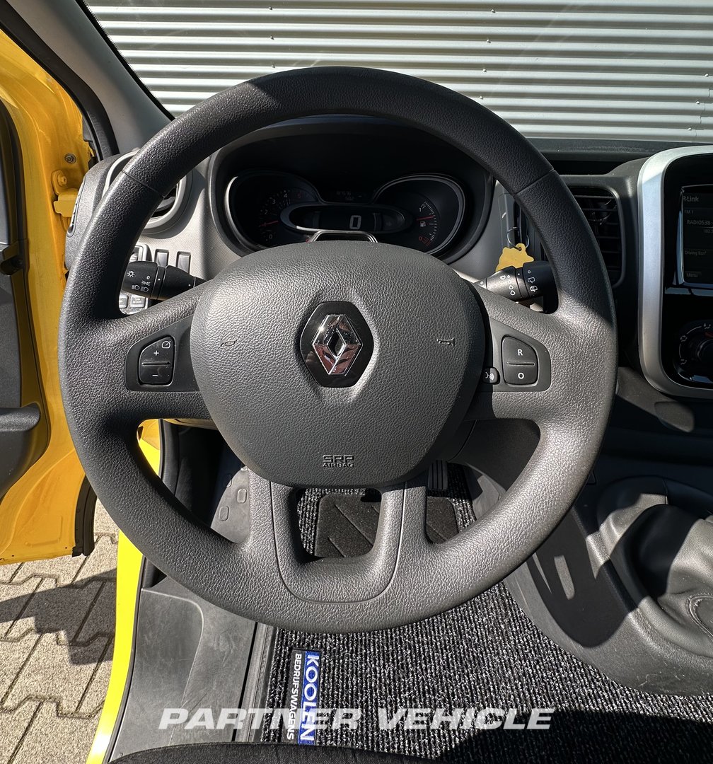 frontLeft : Renault Trafic 95pk Fourgon utilitaire