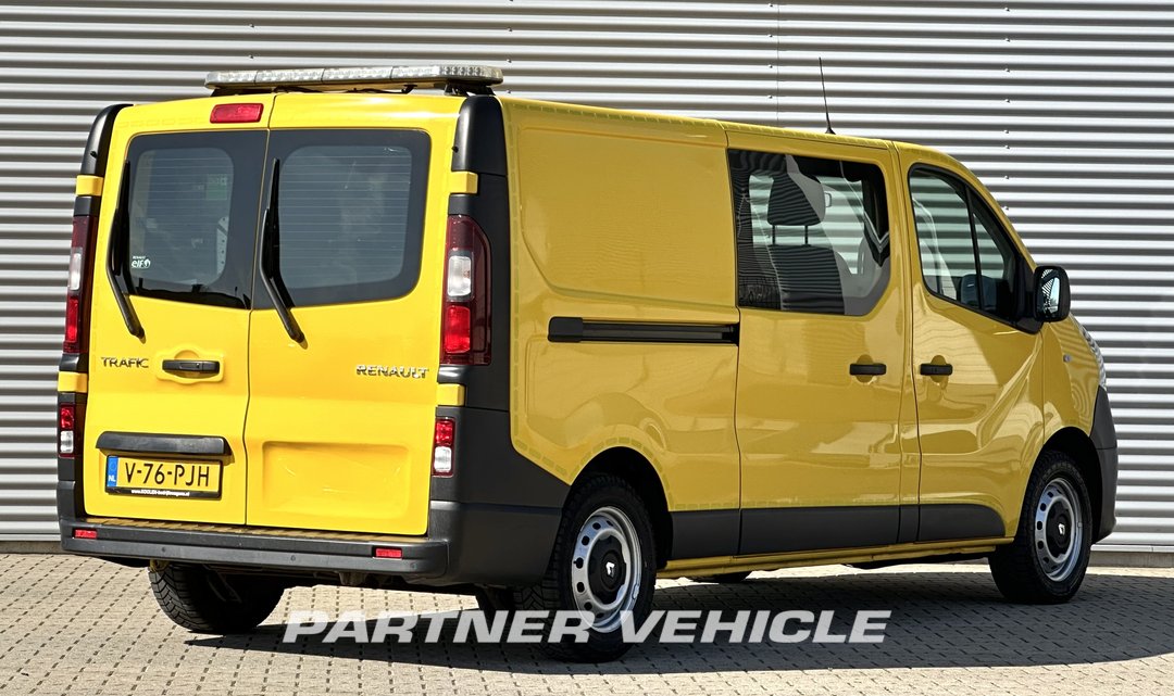 frontLeft : Renault Trafic 95pk Fourgon utilitaire