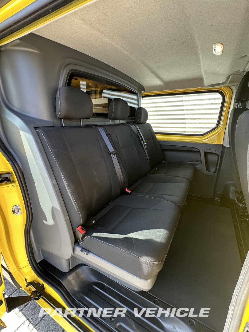 frontLeft : Renault Trafic 95pk Fourgon utilitaire
