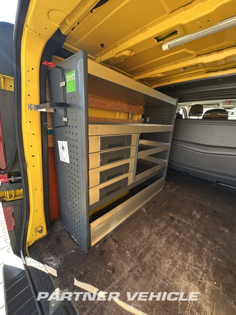 frontLeft : Renault Trafic 95pk Fourgon utilitaire
