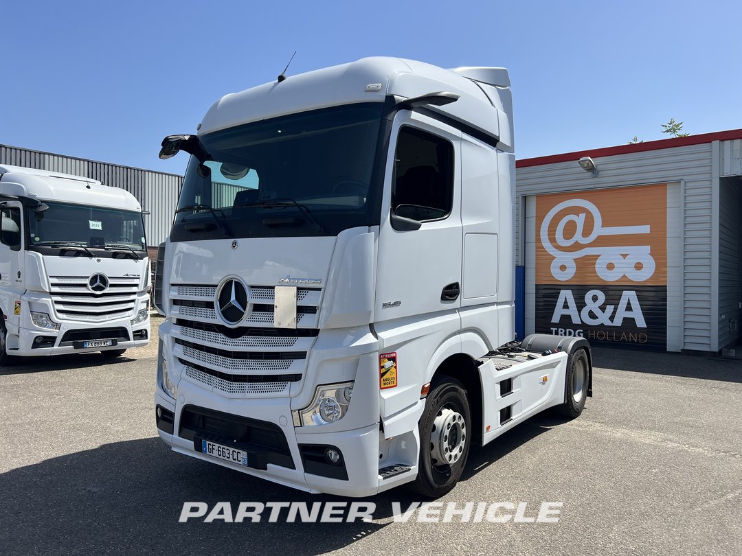 frontLeft : Mercedes Actros 1845 Tractor