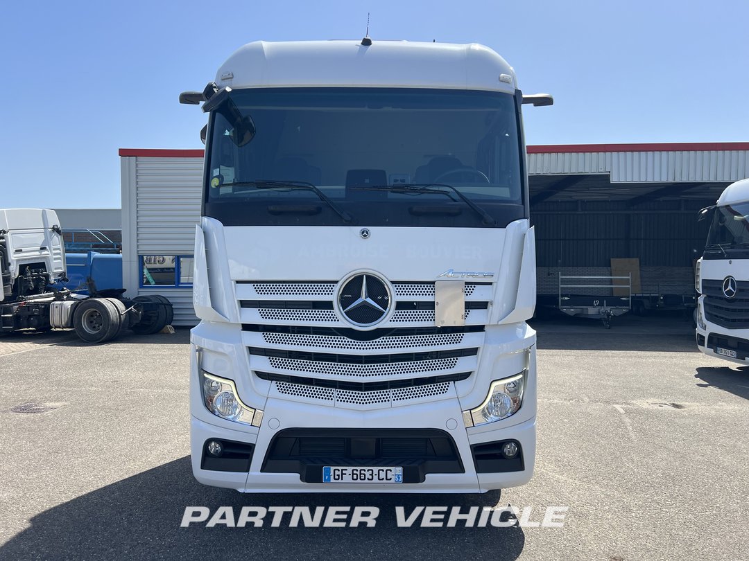 frontLeft : Mercedes Actros 1845 Tractor