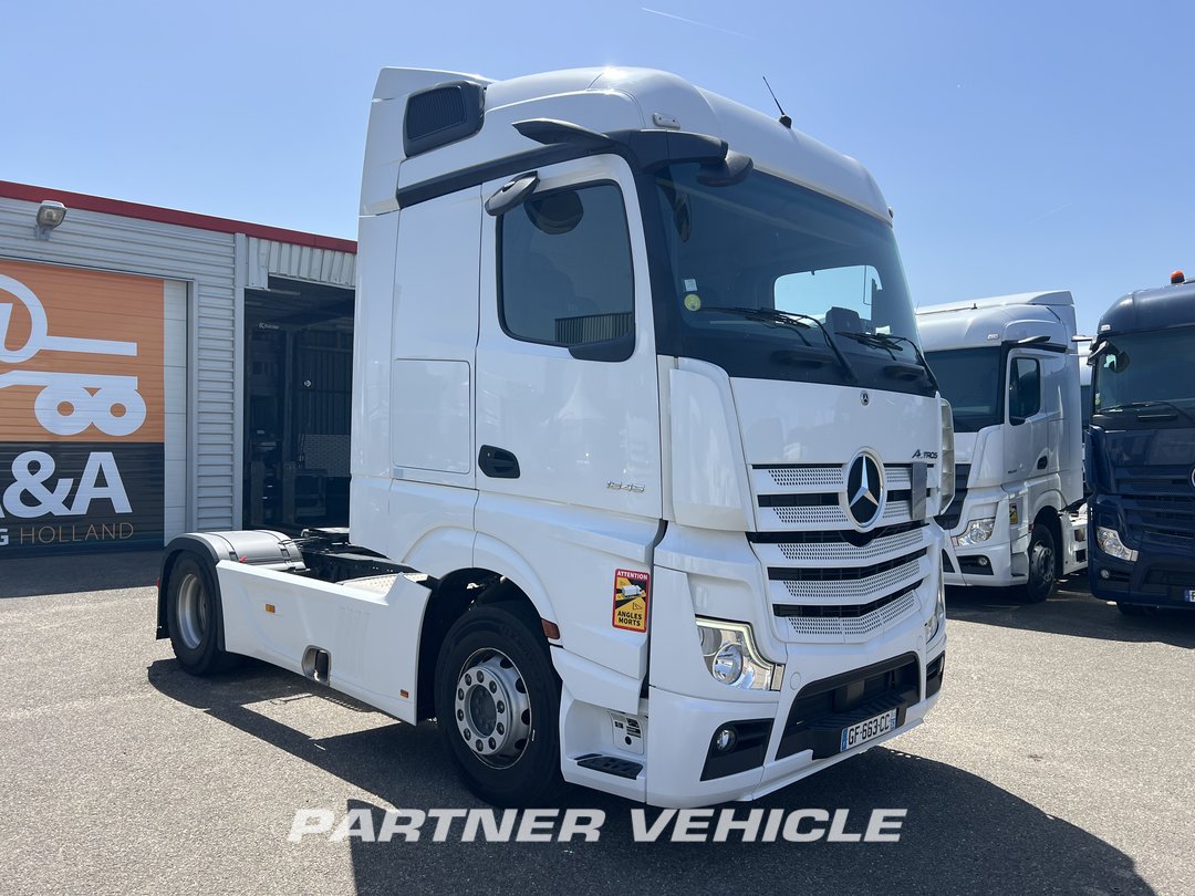 frontLeft : Mercedes Actros 1845 Tractor