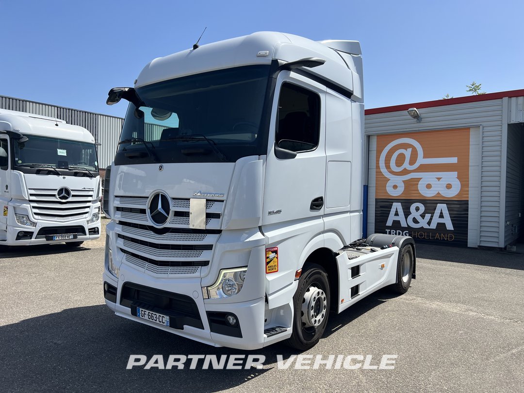 frontLeft : Mercedes Actros 1845 Tractor