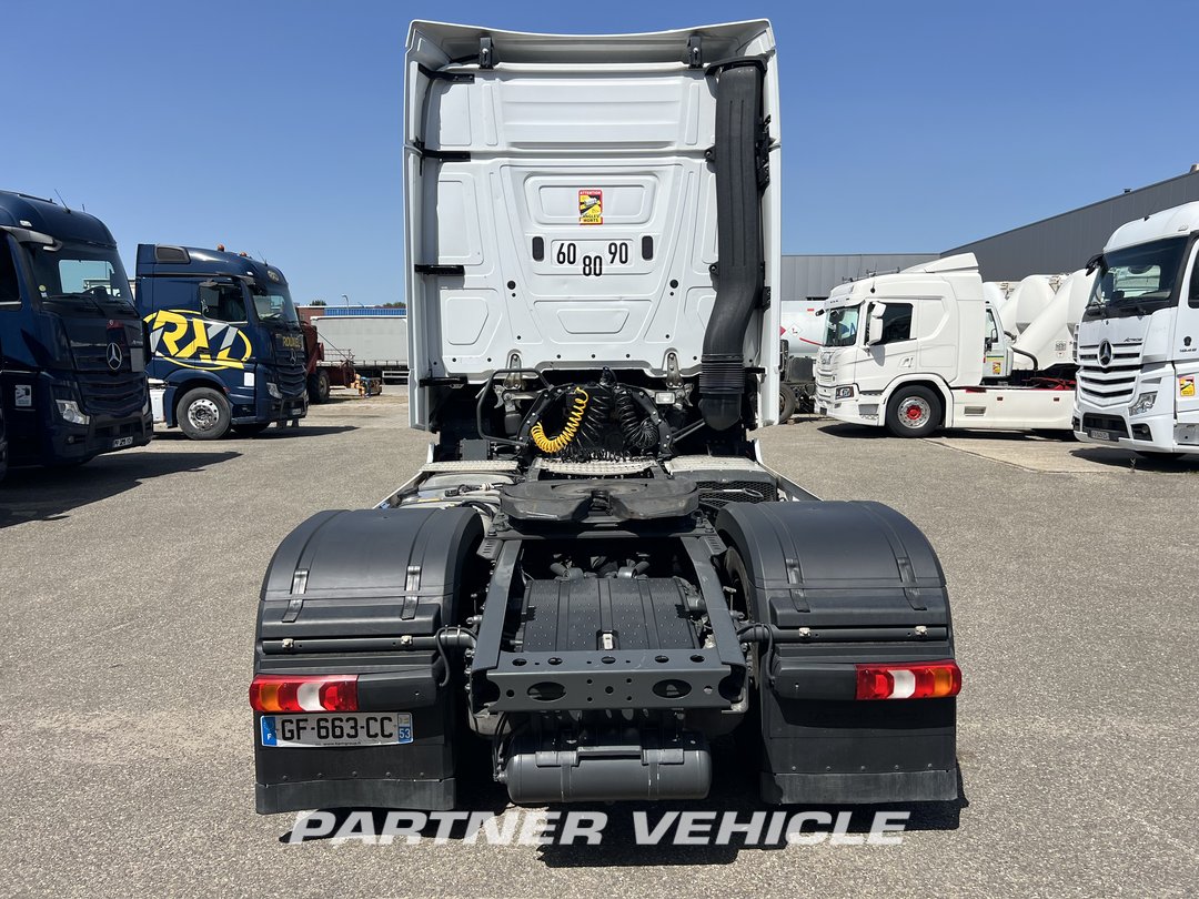 frontLeft : Mercedes Actros 1845 Tractor
