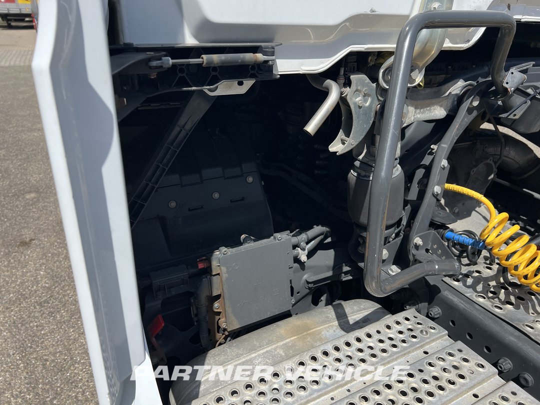 frontLeft : Mercedes Actros 1845 Tractor