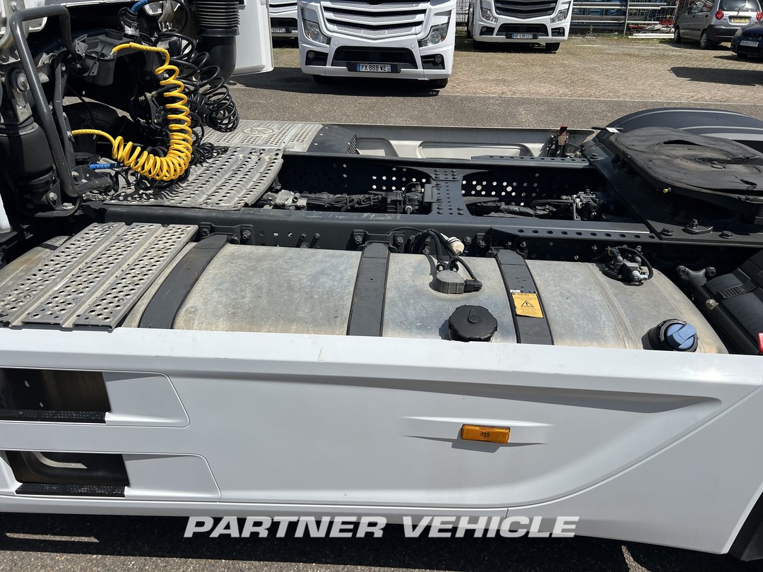 frontLeft : Mercedes Actros 1845 Tractor