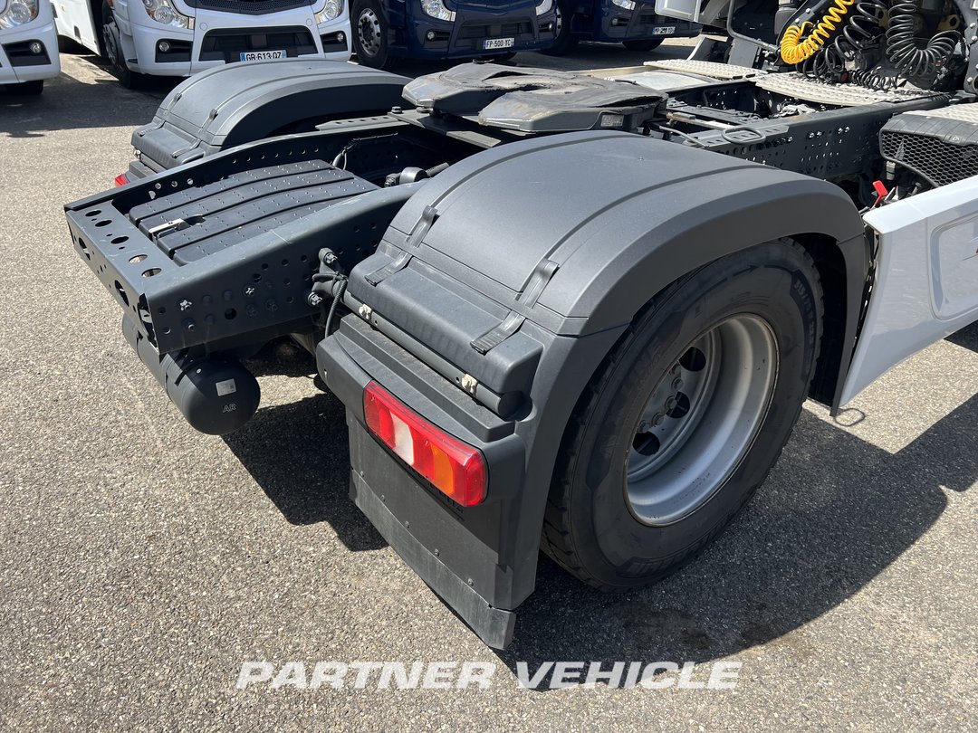 frontLeft : Mercedes Actros 1845 Tractor