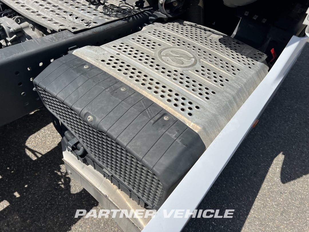 frontLeft : Mercedes Actros 1845 Tractor