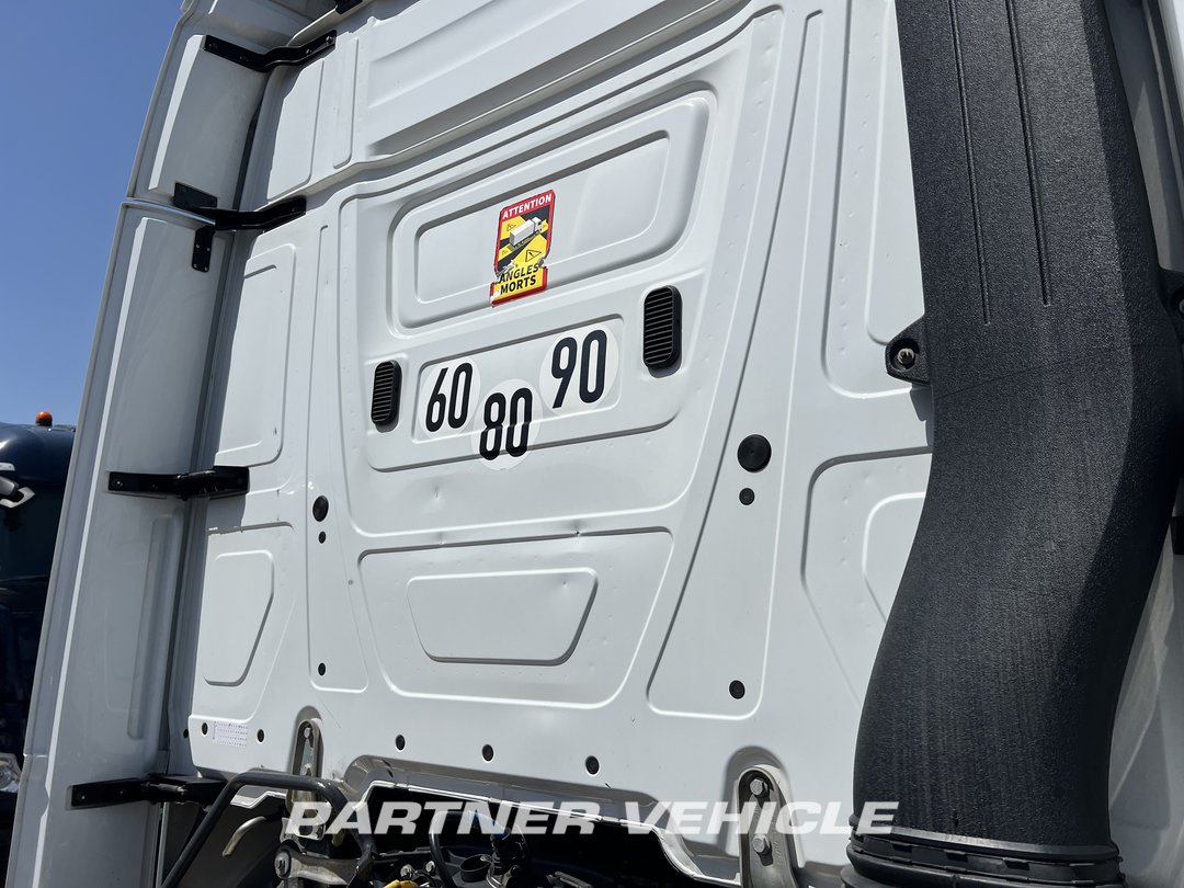 frontLeft : Mercedes Actros 1845 Tractor
